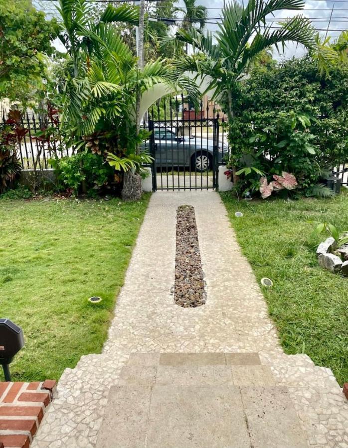 Entire Private Beautiful 2 Bedroom Plus Den House With Gated Front&Back Yard And Free Parking 10Min Drive To Miami Beach Exterior foto