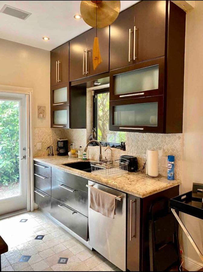 Entire Private Beautiful 2 Bedroom Plus Den House With Gated Front&Back Yard And Free Parking 10Min Drive To Miami Beach Exterior foto